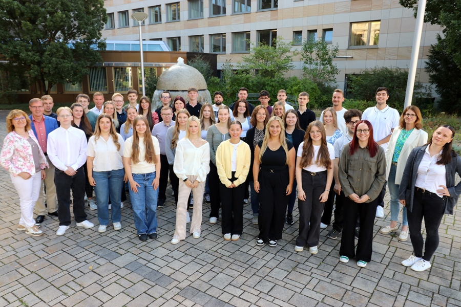Zahlreiche neue Nachwuchskräfte begrüßte die Deutsche Rentenversicherung Nordbayern an ihrem Standort in Bayreuth Zahlreiche neue Nachwuchskräfte begrüßte die Deutsche Rentenversicherung Nordbayern an ihrem Standort in Bayreuth