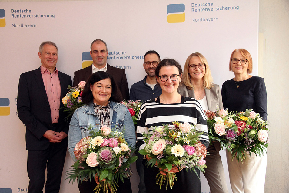 25 und 40 Jahre Treue zum Arbeitgeber: Ehrung bei der Deutschen Rentenversicherung Nordbayern in Würzburg 25 und 40 Jahre Treue zum Arbeitgeber: Ehrung bei der Deutschen Rentenversicherung Nordbayern in Würzburg