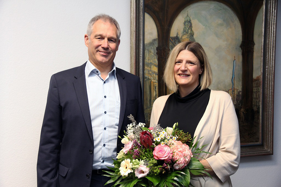 25 Jahre Treue zum Arbeitgeber: Ehrung bei der Deutschen Rentenversicherung Nordbayern in Würzburg 25 Jahre Treue zum Arbeitgeber: Ehrung bei der Deutschen Rentenversicherung Nordbayern in Würzburg