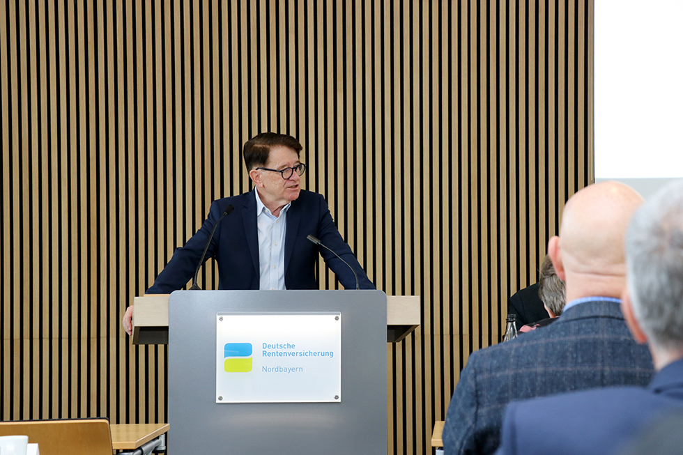 Werner Krempl, Vorsitzender der Geschäftsführung der DRV Nordbayern bei seiner Rede Werner Krempl, Vorsitzender der Geschäftsführung der DRV Nordbayern bei seiner Rede