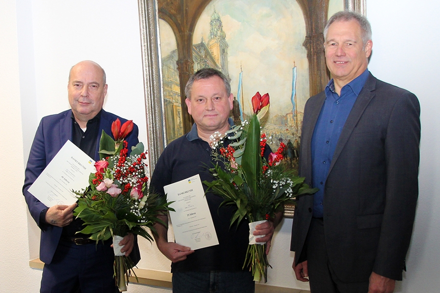 25 und 40 Jahre Treue zum Arbeitgeber: Ehrung bei der Deutschen Rentenversicherung Nordbayern in Würzburg 25 und 40 Jahre Treue zum Arbeitgeber: Ehrung bei der Deutschen Rentenversicherung Nordbayern in Würzburg