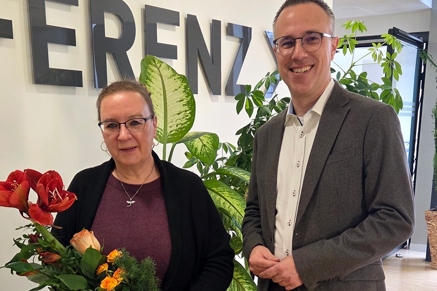 40 Jahre Treue zum Arbeitgeber: Ehrung bei der Deutschen Rentenversicherung Nordbayern in Nürnberg 40 Jahre Treue zum Arbeitgeber: Ehrung bei der Deutschen Rentenversicherung Nordbayern in Nürnberg