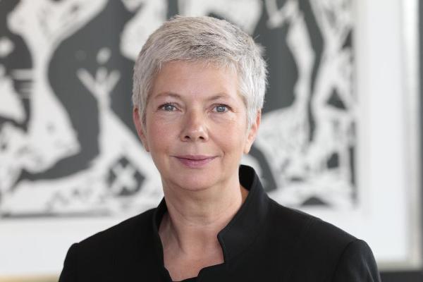 Portraitfoto von Dr. Sabine Graf Portraitfoto von Dr. Sabine Graf