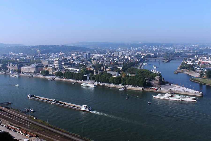 Zufluss zweier Flüsse. Zufluss zweier Flüsse.