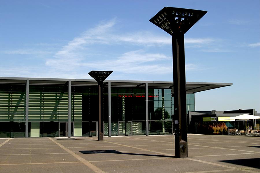 Ein modernes Gebäude. Ein modernes Gebäude.