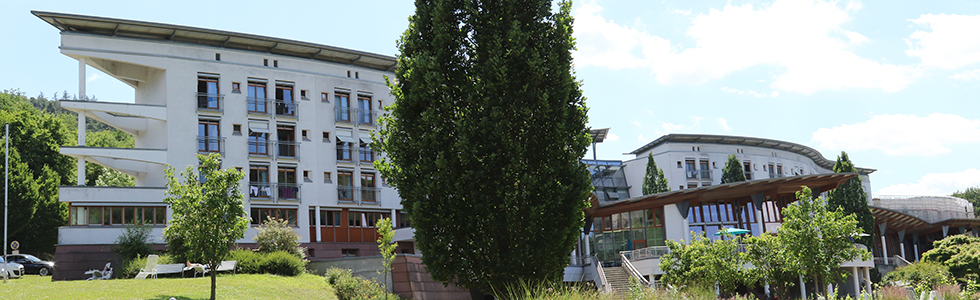 ein modernes Klinikgebäude ein modernes Klinikgebäude