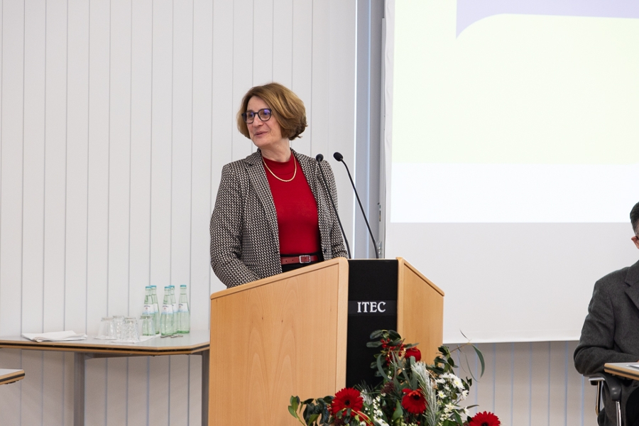 Mit Blick auf das neue Zuweisungssystem sagte Geschäftsführerin Dr. Bettina Rademacher-Bensing: „Alle unsere vier Kliniken können hier mit überdurchschnittlich hohen Qualitätsbewertungen punkten“. Mit Blick auf das neue Zuweisungssystem sagte Geschäftsführerin Dr. Bettina Rademacher-Bensing: „Alle unsere vier Kliniken können hier mit überdurchschnittlich hohen Qualitätsbewertungen punkten“.