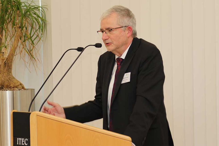 Der scheidende Geschäftsführer Matthias Förster dankte vor allem den Mitarbeiterenden für die gute Zusammenarbeit Der scheidende Geschäftsführer Matthias Förster dankte vor allem den Mitarbeiterenden für die gute Zusammenarbeit