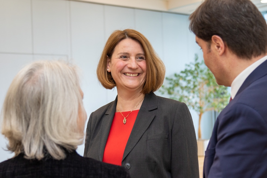 Freute sich über viele Glückwünsche zum Amtsantritt: neue Geschäftsführerin Dr. Bettina Rademacher-Bensing Freute sich über viele Glückwünsche zum Amtsantritt: neue Geschäftsführerin Dr. Bettina Rademacher-Bensing