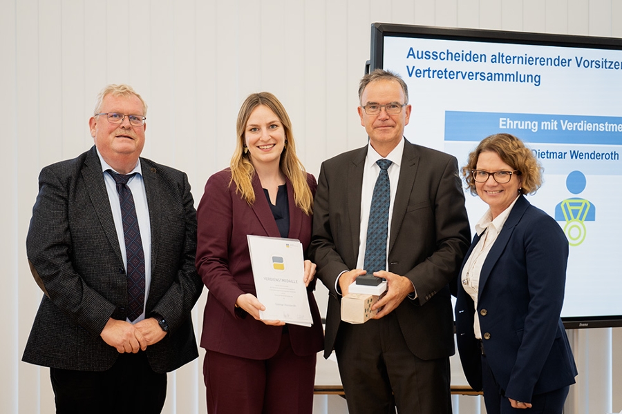 Ehrungen für langjährige Verdienste Ehrungen für langjährige Verdienste