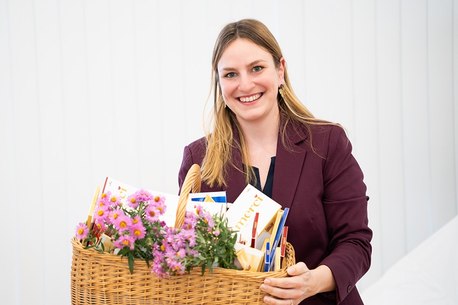 Die alternierende Vorstandsvorsitzende Myriam Lauzi bedankte sich im Namen des Vorstands bei allen Mitarbeitenden der Mittelrhein-Klinik, die nach dem Brand geholfen haben, wieder einen geordneten Betrieb mit planmäßigem Therapieangebot einzurichten. Die alternierende Vorstandsvorsitzende Myriam Lauzi bedankte sich im Namen des Vorstands bei allen Mitarbeitenden der Mittelrhein-Klinik, die nach dem Brand geholfen haben, wieder einen geordneten Betrieb mit planmäßigem Therapieangebot einzurichten.