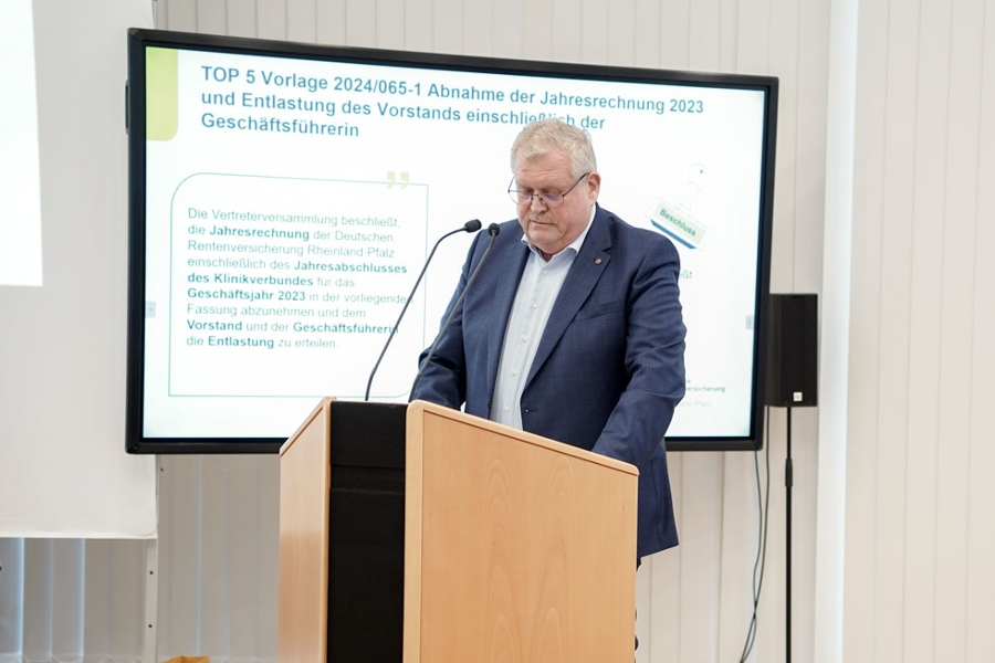 Vorsitzender Thomas Breuer legte den Haushaltsplan 2025 zur Abstimmung vor Vorsitzender Thomas Breuer legte den Haushaltsplan 2025 zur Abstimmung vor