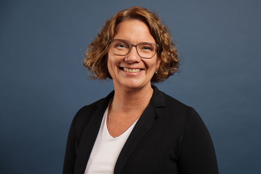 Portraitfoto von Beate Petry Portraitfoto von Beate Petry