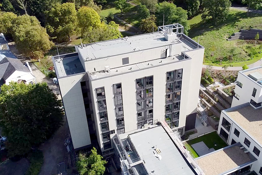 Brand in der Mittelrhein-Klinik: Drohnenaufnahme am Montagmorgen Brand in der Mittelrhein-Klinik: Drohnenaufnahme am Montagmorgen