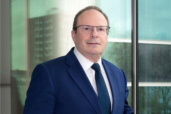 alternierender Vorsitzender: Ludwin Debong (Versichertenvertreter) alternierender Vorsitzender: Ludwin Debong (Versichertenvertreter)