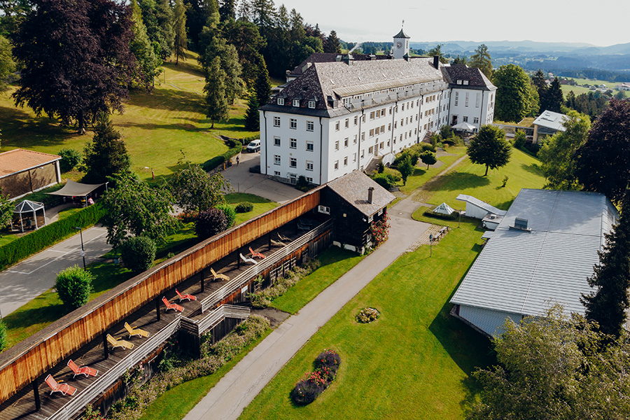 Parkanlage der Klinik Lindenberg-Ried Parkanlage der Klinik Lindenberg-Ried