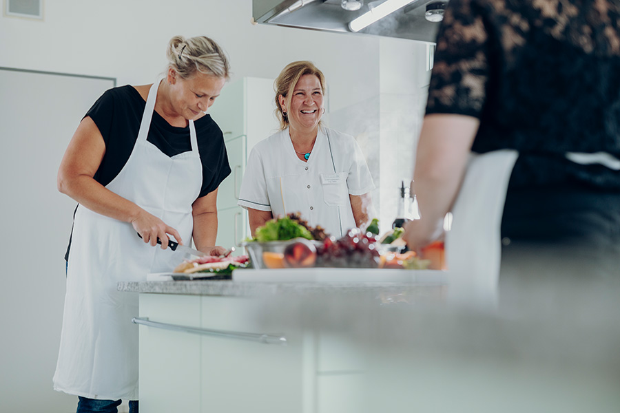 gemeinsames Kochen in der Lehrküche gemeinsames Kochen in der Lehrküche