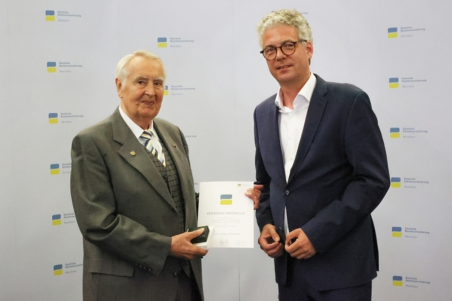 August-Jürgen Schreiber, ehemaliges Mitglied der Vertreterversammlung und eines Widerspruchsausschusses der DRV Westfalen August-Jürgen Schreiber, ehemaliges Mitglied der Vertreterversammlung und eines Widerspruchsausschusses der DRV Westfalen