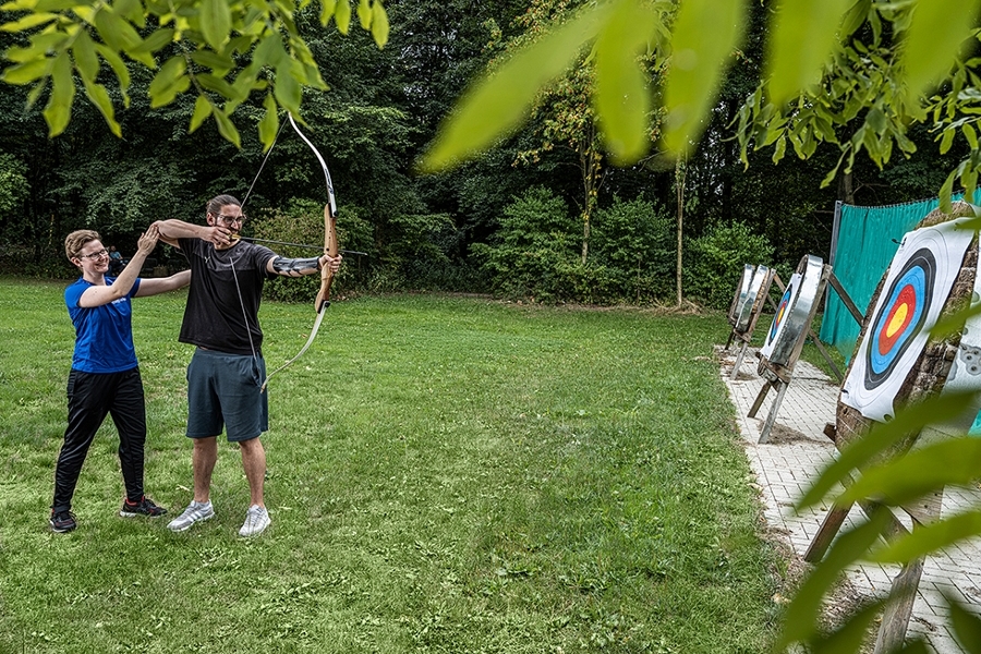 Zur Therapie gehört auch das Bogenschießen Zur Therapie gehört auch das Bogenschießen