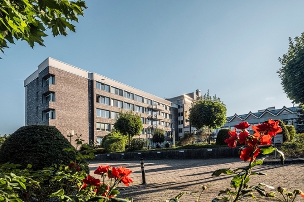 Außenansicht der Klinik Rosenberg