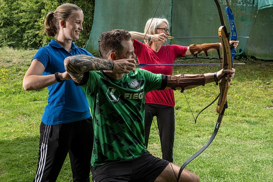 Zur Therapie in der Klinik Münsterland gehört auch das Bogenschießen Zur Therapie in der Klinik Münsterland gehört auch das Bogenschießen