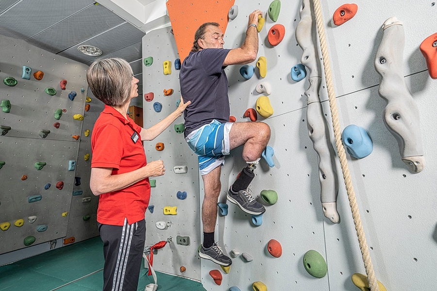 Zur Therapie in der Klinik Münsterland gehört auch die Kletterwand. Zur Therapie in der Klinik Münsterland gehört auch die Kletterwand.