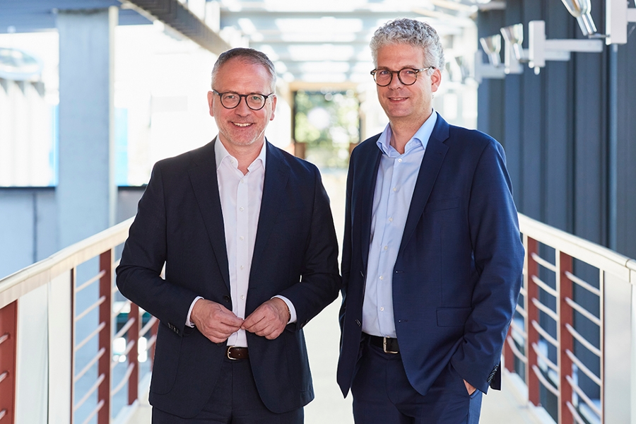 Prof. Dr. Volker Verch (li.), Vorsitzender des Vorstands und Dr. Stefan Nacke MdB, Vorsitzender der Vertreterversammlung Prof. Dr. Volker Verch (li.), Vorsitzender des Vorstands und Dr. Stefan Nacke MdB, Vorsitzender der Vertreterversammlung