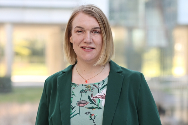 Ansprechpartnerinnen Ansprechpartnerinnen