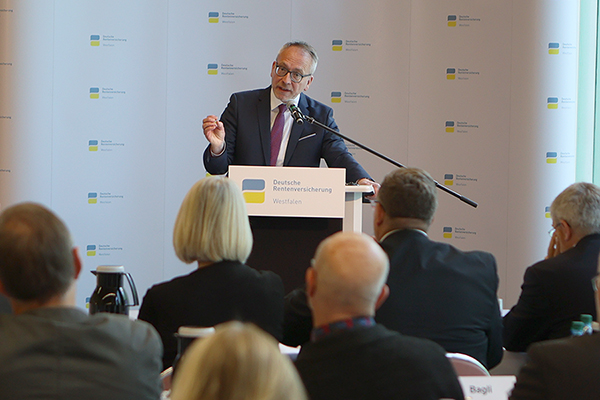 Der Vorstandsvorsitzende der DRV Westfalen bei der Vertreterversammlung im Mai 2025 Der Vorstandsvorsitzende der DRV Westfalen bei der Vertreterversammlung im Mai 2025
