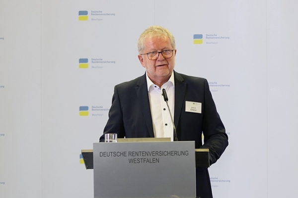 Alfons Eilers, Vorstandsvorsitzender der DRV Westfalen, am Rednerpult Alfons Eilers, Vorstandsvorsitzender der DRV Westfalen, am Rednerpult