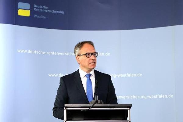 Vorstandsvorsitzender Prof. Volker Verch Vorstandsvorsitzender Prof. Volker Verch