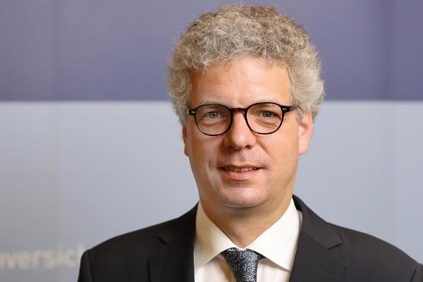 Dr. Stefan Nacke, MdB, Vorsitzender der Vertreterversammlung (Versichertenvertreter) Dr. Stefan Nacke, MdB, Vorsitzender der Vertreterversammlung (Versichertenvertreter)