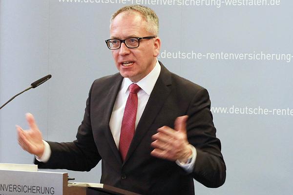 Vorstandsvorsitzender Prof. Volker Verch Vorstandsvorsitzender Prof. Volker Verch