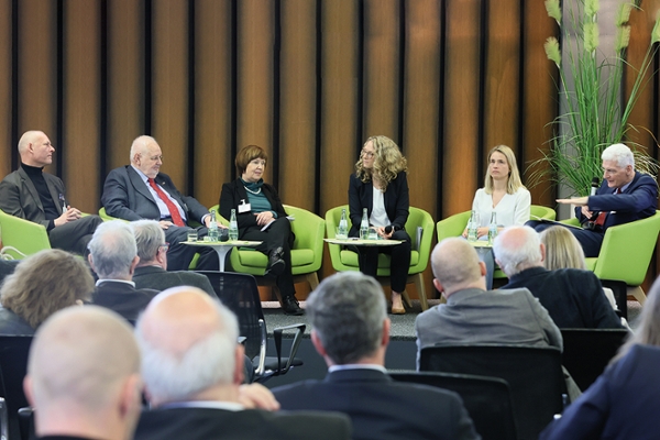 Podiumsdiskussion zur Fachtagung zum Bundesteilhabegesetz Podiumsdiskussion zur Fachtagung zum Bundesteilhabegesetz