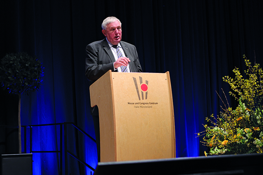 Karl-Josef Laumann, Minister für Arbeit, Gesundheit und Soziales NRW, richtete aus Münster Grußworte an alle Teilnehmenden. Karl-Josef Laumann, Minister für Arbeit, Gesundheit und Soziales NRW, richtete aus Münster Grußworte an alle Teilnehmenden.