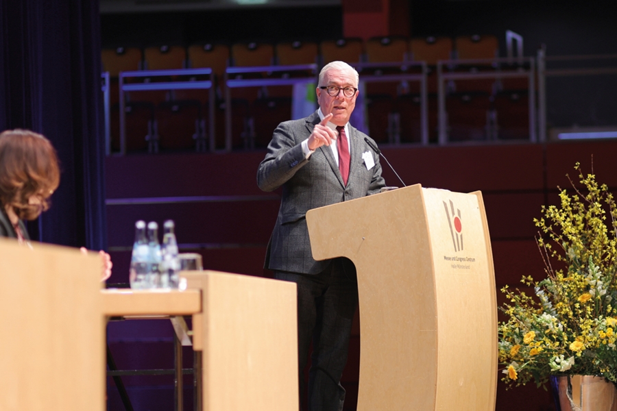 Dr. Klaus Reinhardt, Präsident der Bundesärztekammer, sprach in seinem Eröffnungsvortrag über die Lehren aus der Pandemie. Dr. Klaus Reinhardt, Präsident der Bundesärztekammer, sprach in seinem Eröffnungsvortrag über die Lehren aus der Pandemie.