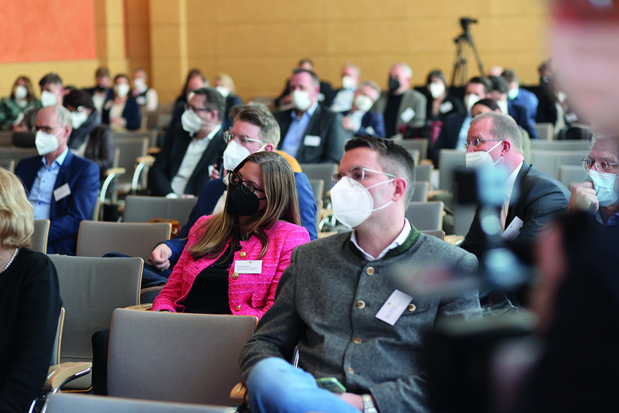 Mehr als 600 Teilnehmende verfolgten das wissenschaftliche Kongressprogramm unter 2G-Plus-Bedingungen vor Ort in Münster. Mehr als 600 Teilnehmende verfolgten das wissenschaftliche Kongressprogramm unter 2G-Plus-Bedingungen vor Ort in Münster.