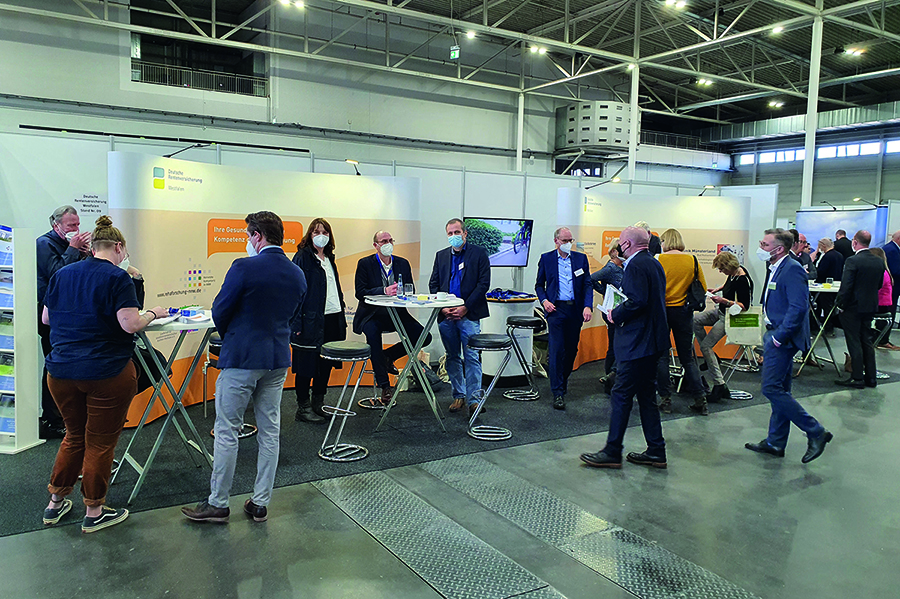 Im Ausstellungsbereich präsentierten 29 Stände Angebote und Neuigkeiten aus der Reha-Landschaft und machten das Kongresserlebnis damit komplett. Im Ausstellungsbereich präsentierten 29 Stände Angebote und Neuigkeiten aus der Reha-Landschaft und machten das Kongresserlebnis damit komplett.