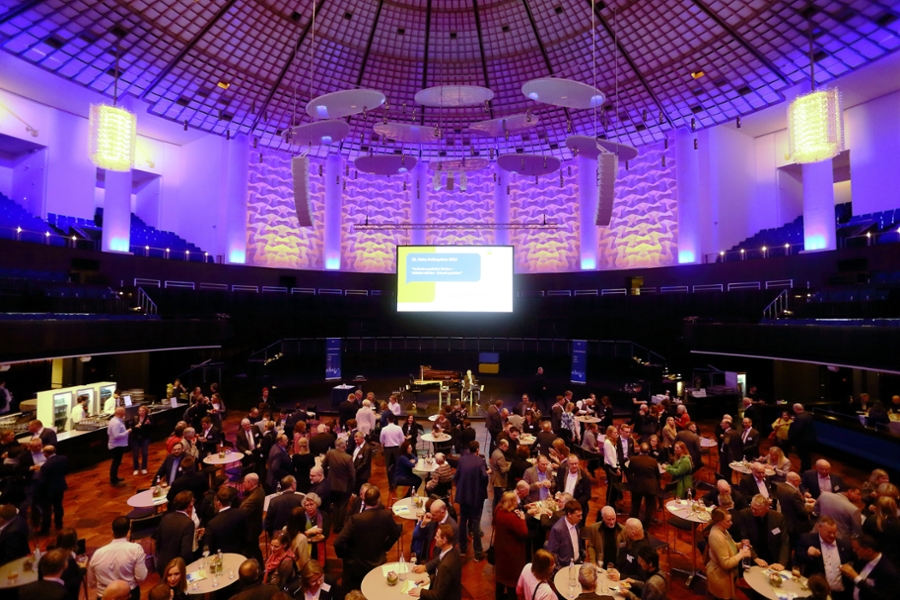 Networking und geselliger Austausch beim Begrüßungsempfang. Networking und geselliger Austausch beim Begrüßungsempfang.