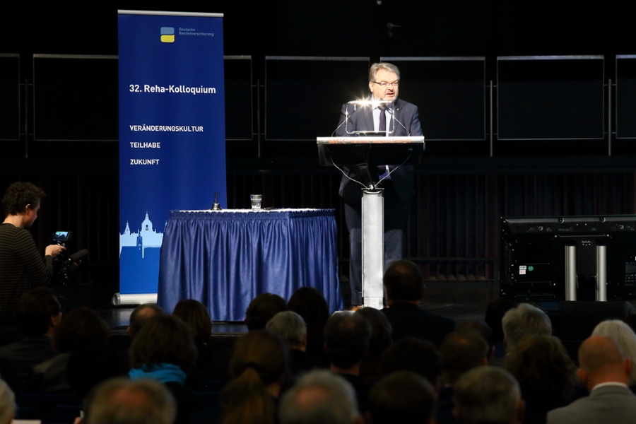 Thomas Hermann, Bürgermeister von Hannover, heißt die Kongressgäste in der Landeshauptstadt willkommen. Thomas Hermann, Bürgermeister von Hannover, heißt die Kongressgäste in der Landeshauptstadt willkommen.