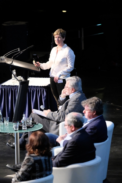 Dr. Claudia Ellert bringt im Diskussionsforum zur medizinische Rehabilitation bei Post-COVID-Syndrom u.a. die Perspektive der Betroffenen ein. Dr. Claudia Ellert bringt im Diskussionsforum zur medizinische Rehabilitation bei Post-COVID-Syndrom u.a. die Perspektive der Betroffenen ein.