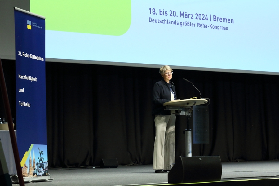 Gundula Roßbach, Präsidentin der Deutschen Rentenversicherung Bund, eröffnet das Kongressprogramm. Gundula Roßbach, Präsidentin der Deutschen Rentenversicherung Bund, eröffnet das Kongressprogramm.