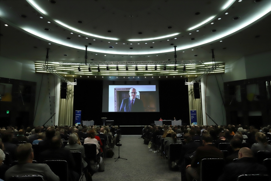 Dr. Andreas Bovenschulte, Bürgermeister und Präsident des Senats der Freien Hansestadt Bremen begrüßt die Teilnehmenden mit einer Videobotschaft. Dr. Andreas Bovenschulte, Bürgermeister und Präsident des Senats der Freien Hansestadt Bremen begrüßt die Teilnehmenden mit einer Videobotschaft.