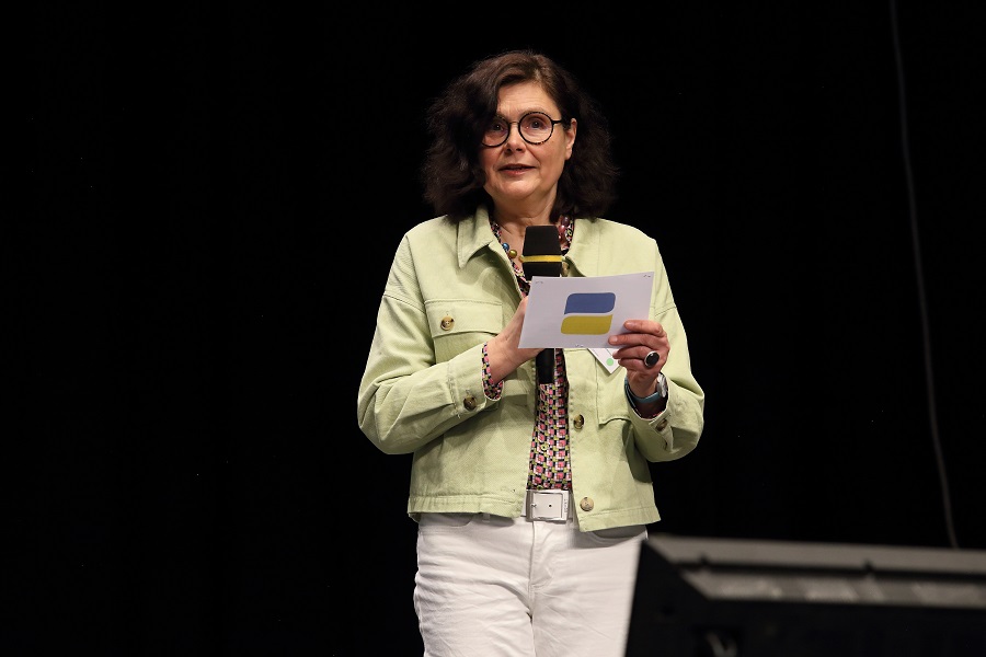 PD. Dr. Aike Hessel, Leitende Ärztin der Deutschen Rentenversicherung Oldenburg-Bremen, bei der Verleihung der Posterpreise PD. Dr. Aike Hessel, Leitende Ärztin der Deutschen Rentenversicherung Oldenburg-Bremen, bei der Verleihung der Posterpreise