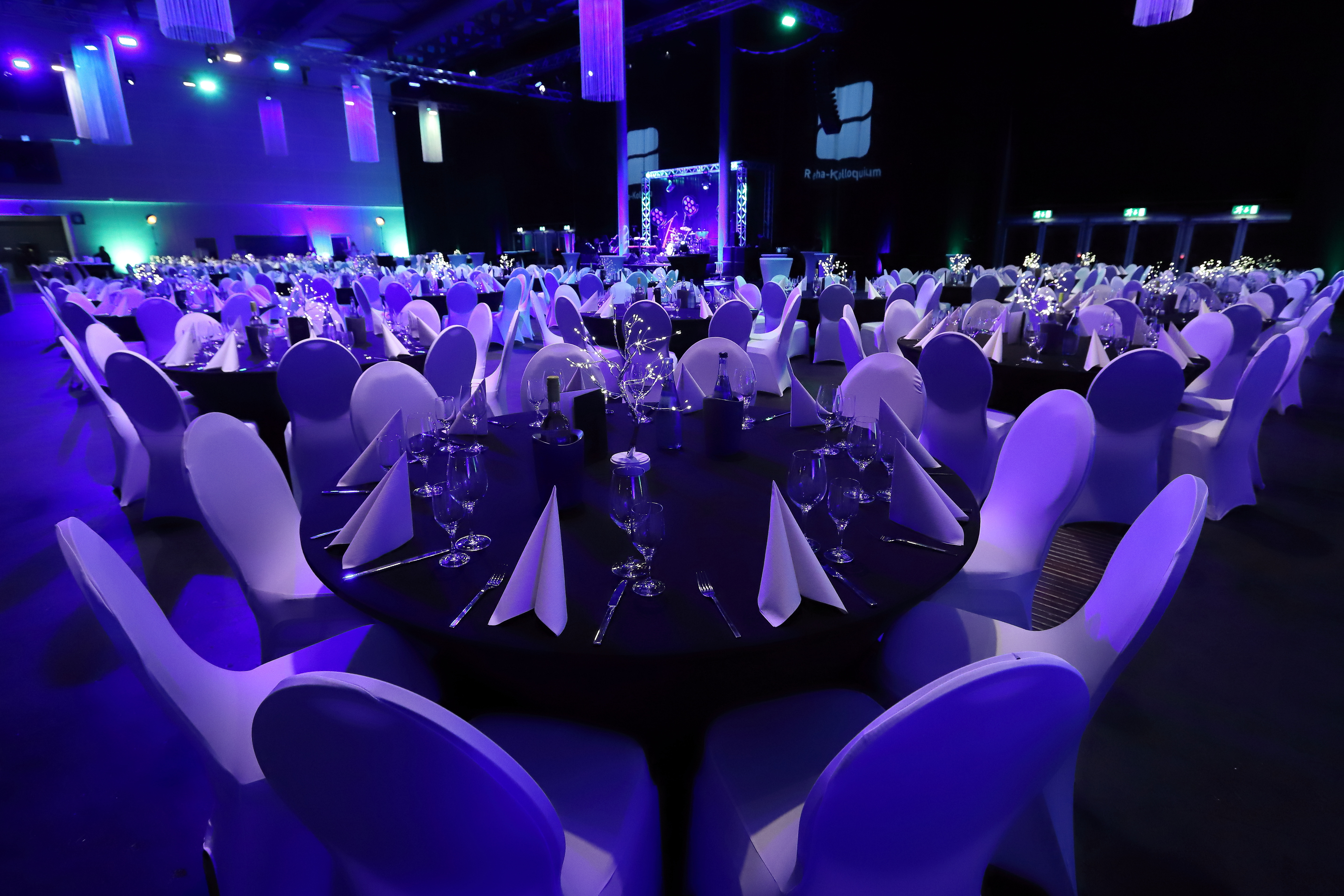 Gleich geht’s los beim Geselligen Abend. Gleich geht’s los beim Geselligen Abend.