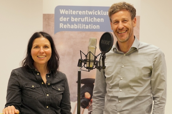 Ariane Funke interviewt Dr. Marco Streibelt im Podcast "rehalitätsnah".