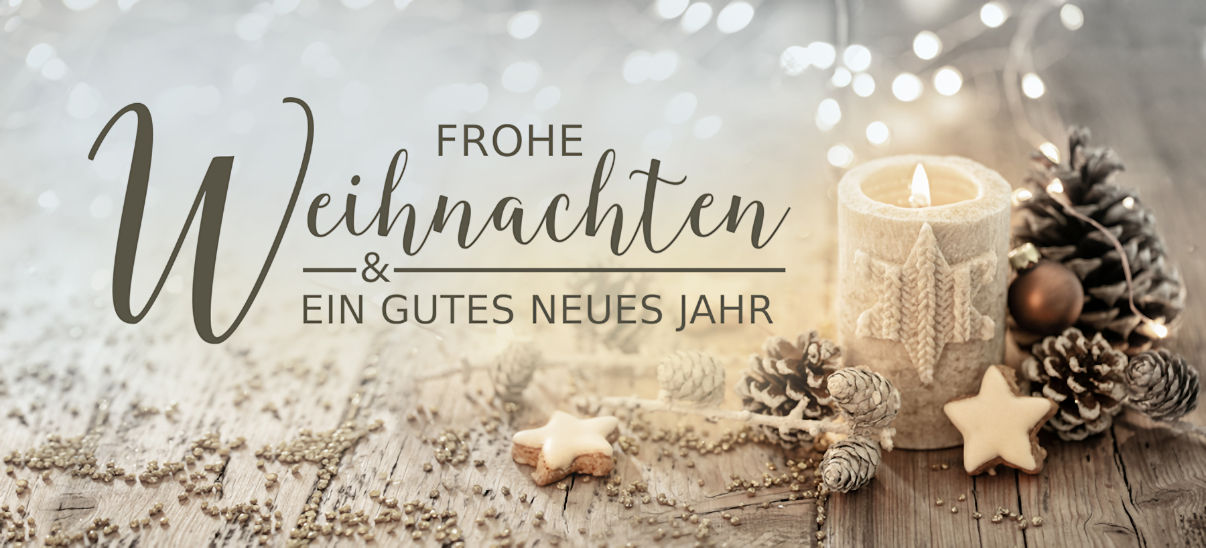 Schrift "Frohe Weihnachten und ein gutes neues Jahr" vor weihnachtlich dekoriertem Hintergrund. Schrift "Frohe Weihnachten und ein gutes neues Jahr" vor weihnachtlich dekoriertem Hintergrund.